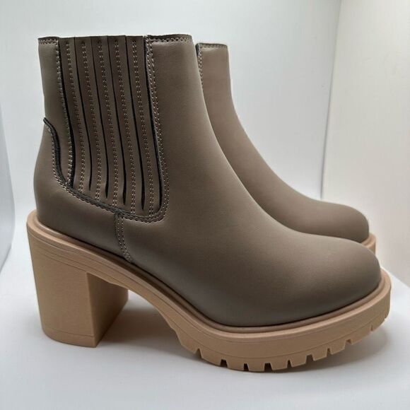 CUSHIONAIRE Women's chelsea boot +Memory Foam 7.5 WIDE TAUPE - Picture 1 of 7